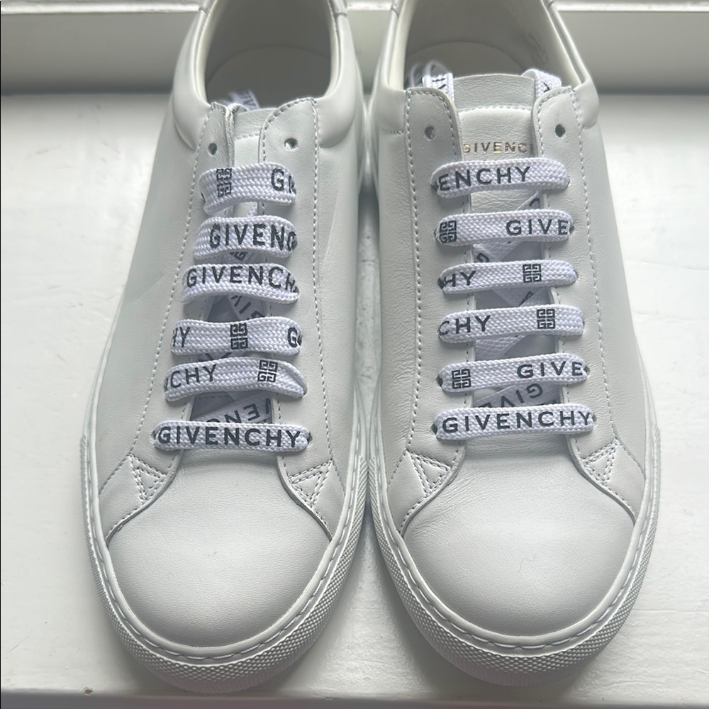 Givenchy Classic White Leather Sneakers - Picture 2 of 5